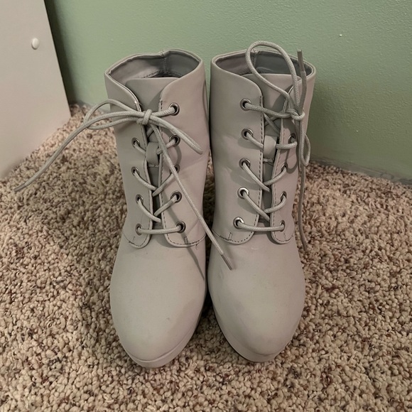 🐦 Light Grey Laceup Ankle Boots - Picture 6 of 8